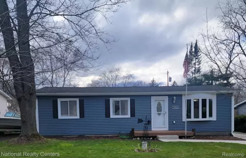 5153 Allingham Dr, White Lake, MI 48383