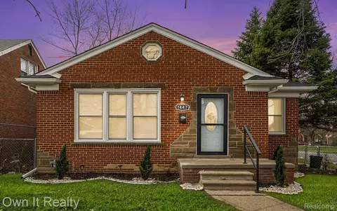 7447 Fielding St, Detroit, MI 48228