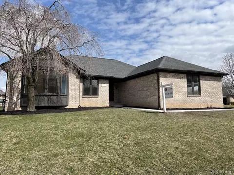 17493 Tower Dr, Macomb, MI 48044