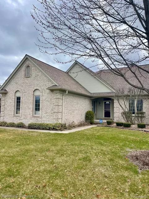 2190 Avalon Dr, Sterling Heights, MI 48310