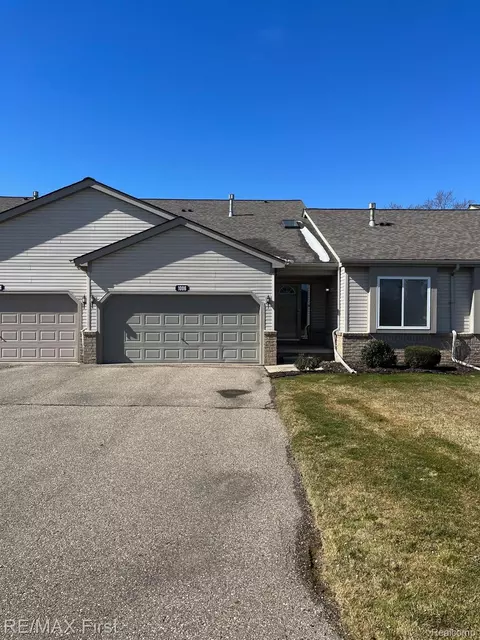 1006 Murray St, Grand Blanc, MI 48439