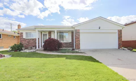 25374 Koontz St, Roseville, MI 48066