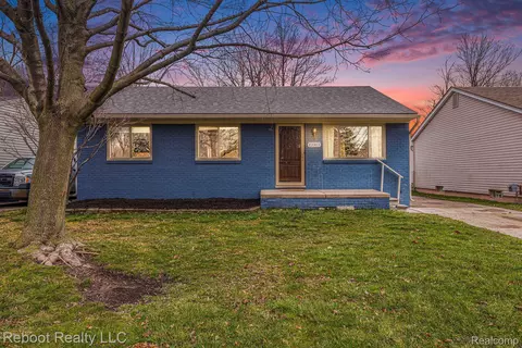 23303 Deanhurst St, Clinton Township, MI 48035