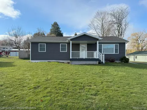 235 W Main St, Mayville, MI 48744