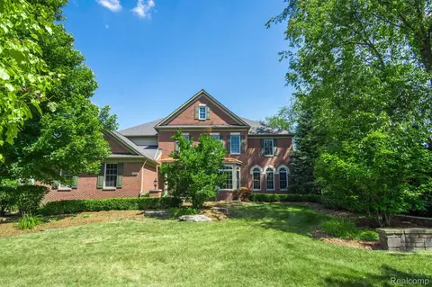 16026 Johnson Creek Dr, Northville, MI 48168