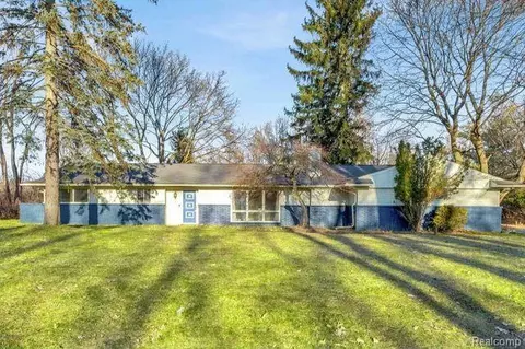 2861 Acorn Rd, Bloomfield Township, MI 48302