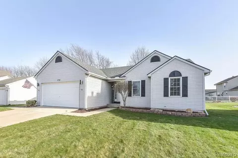 154 E Rockway Dr, Linden, MI 48451