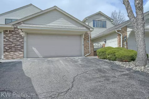 6023 Pebble Lane Crt Ct, West Bloomfield, MI 48322
