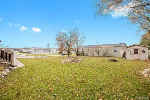 12207 Woodland Ridge Cir, Green Oak, MI 48178