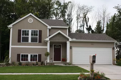 6073 Summerbrooke Cir, Handy, MI 48836