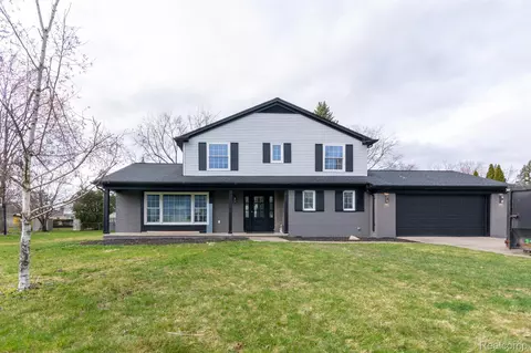 4086 Whitebirch Dr, West Bloomfield, MI 48323