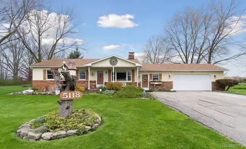 5118 W Stanley Rd, Mount Morris, MI 48458
