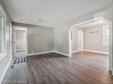 26617 Crystal Ave, Warren, MI 48091