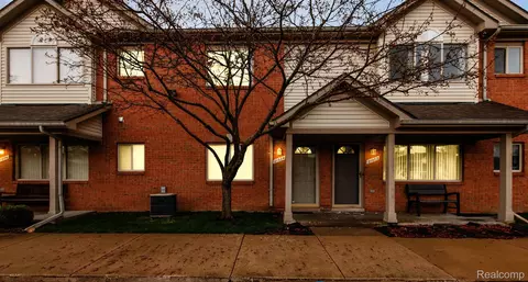21084 Flora St, Roseville, MI 48066