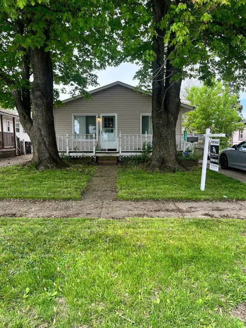 6848 Syracuse St, Taylor, MI 48180