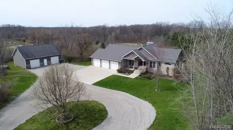 205 N Hayes Rd, Elba, MI 48446