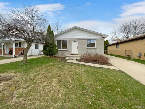 25946 Reeck Rd, Woodhaven, MI 48183
