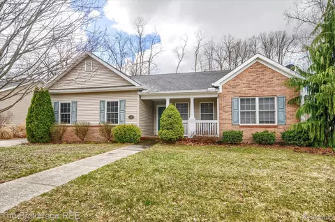 4222 Oak St, Grand Blanc, MI 48439