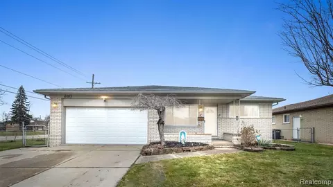 4003 Gunther Dr, Sterling Heights, MI 48310