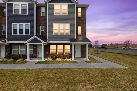 5901 Stella, Troy, MI 48085