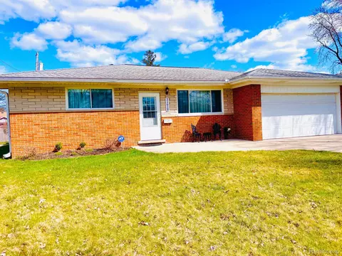 31618 Rosenbusch Dr, Warren, MI 48088