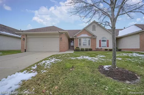 2091 Maplehurst Dr, Commerce, MI 48390