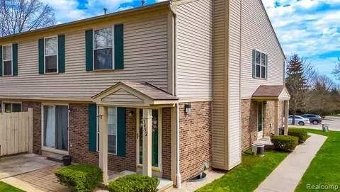 3452 Gingell Dr #21, Lake Orion, MI 48359