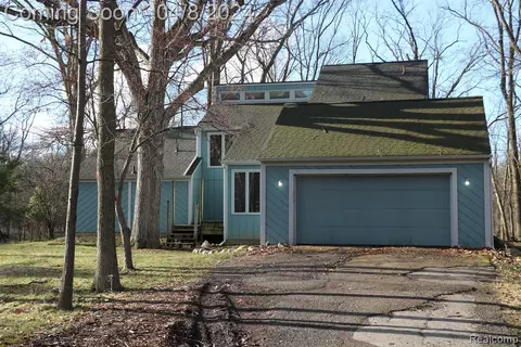 8415 Island Blvd, Grosse Ile, MI 48138