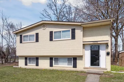 33250 Donnelly St, Garden City, MI 48135