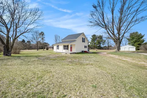 11547 E Silver Lake Rd, Burns, MI 48418