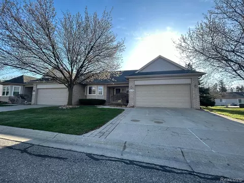 41116 Chancellor Crt 36 14 Ct #36, Clinton Township, MI 48038