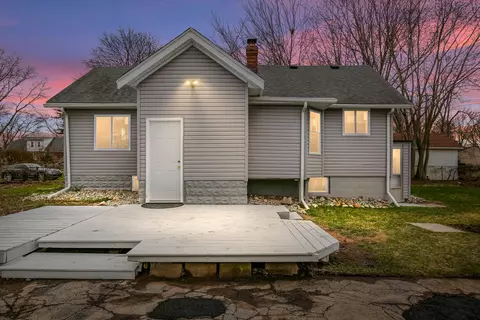 885 Parkwood Ave, Ypsilanti, MI 48198