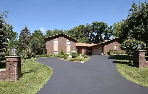 2272 Holton Ln, West Bloomfield, MI 48323