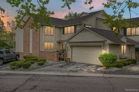 7253 Creeks Bnd, West Bloomfield, MI 48322
