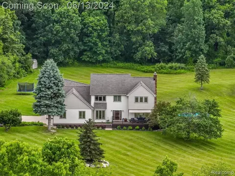 1100 Holden Ave, Milford, MI 48381