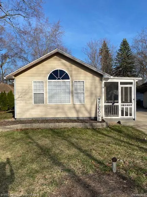76 Danforth St, White Lake, MI 48386