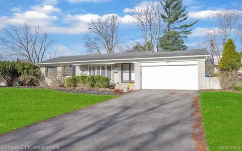 25037 Acacia St, Southfield, MI 48033
