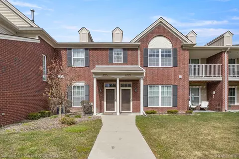 27072 Carrington, Harrison, MI 48045