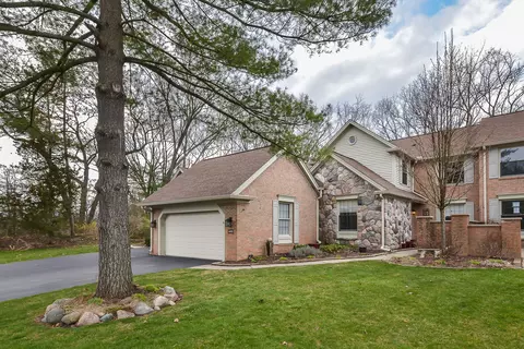 4490 Golf View Dr, Genoa, MI 48116