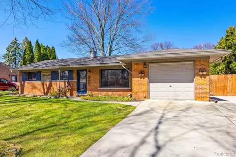 34541 Jerome St, Chesterfield, MI 48047