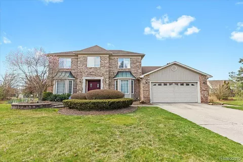 37107 Saint Martins St, Livonia, MI 48152