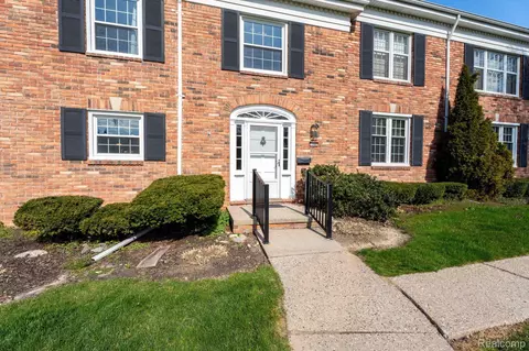 1560 Trailwood Path, Bloomfield Township, MI 48301