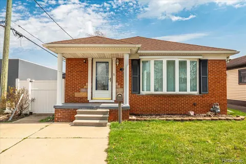 3327 22nd St, Wyandotte, MI 48192