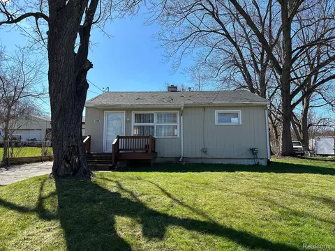 1087 W Kurtz Ave, Mount Morris, MI 48505