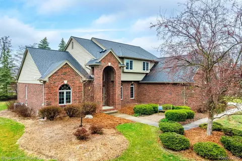 22257 Hazelton Crt Ct, Novi, MI 48374