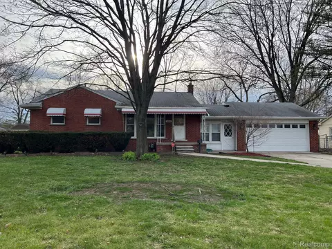 1825 Lathers St, Garden City, MI 48135