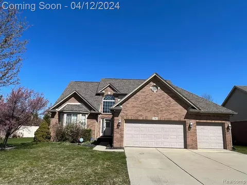 17382 Sugar Maple Dr, Rockwood, MI 48173