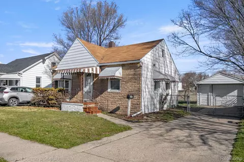 16655 Roberts St, Roseville, MI 48066