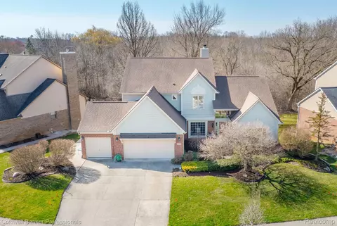 45727 Irvine Dr, Novi, MI 48374