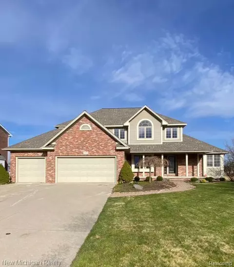 3376 Woodridge Dr, Flushing, MI 48433
